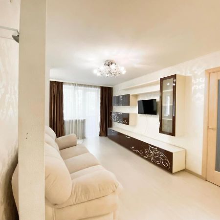 Beautiful 1-Bedroom Near Most City Center 드네프로페트로프스크 외부 사진