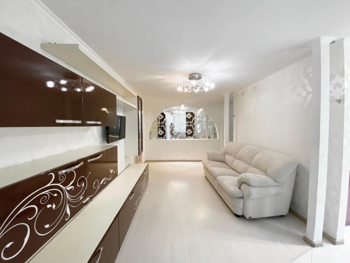Beautiful 1-Bedroom Near Most City Center 드네프로페트로프스크 외부 사진