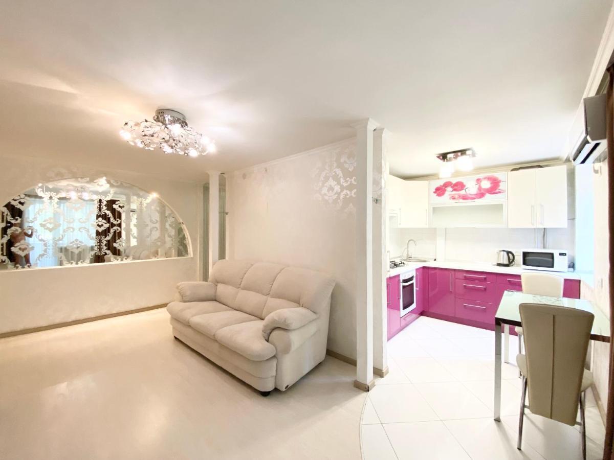 Beautiful 1-Bedroom Near Most City Center 드네프로페트로프스크 외부 사진