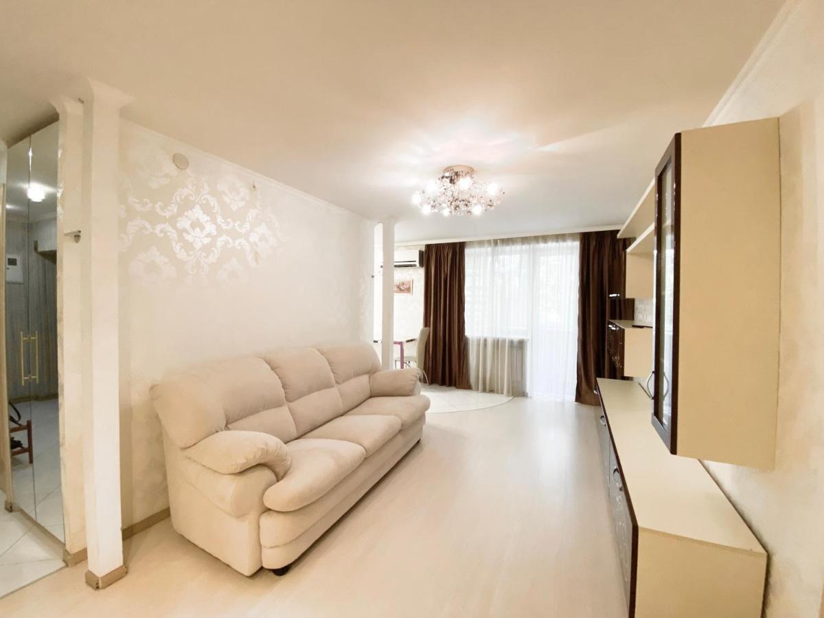 Beautiful 1-Bedroom Near Most City Center 드네프로페트로프스크 외부 사진