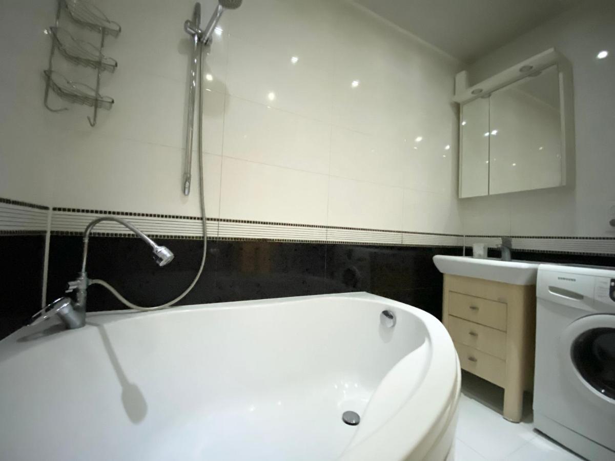 Beautiful 1-Bedroom Near Most City Center 드네프로페트로프스크 외부 사진